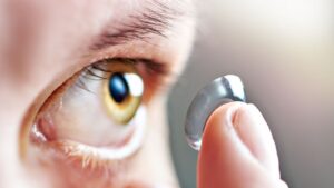 Read more about the article Yes, You Can Wear Contacts to the Beach – Here’s What You Need to Know